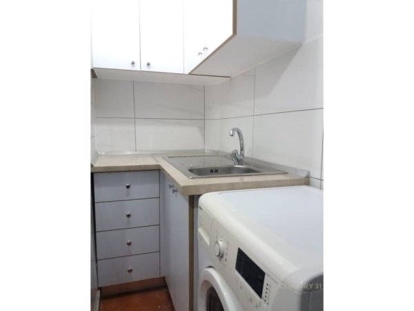 Tirane, jepet me qera apartament 2+1 Kati 2, 66 m² 500 € (Perballe Shkolles Harry Fultz)
