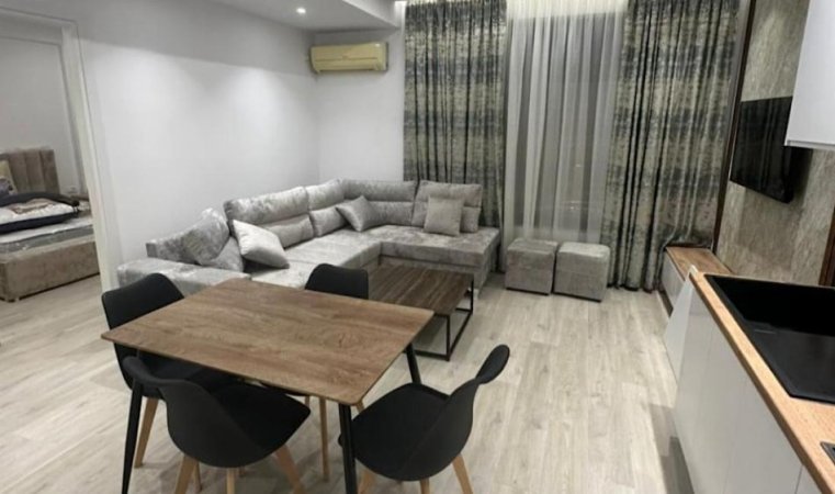 Tirane, jepet me qera apartament 1+1+Ballkon Kati 1, 55 m² 700 € (Zogu I zi)
