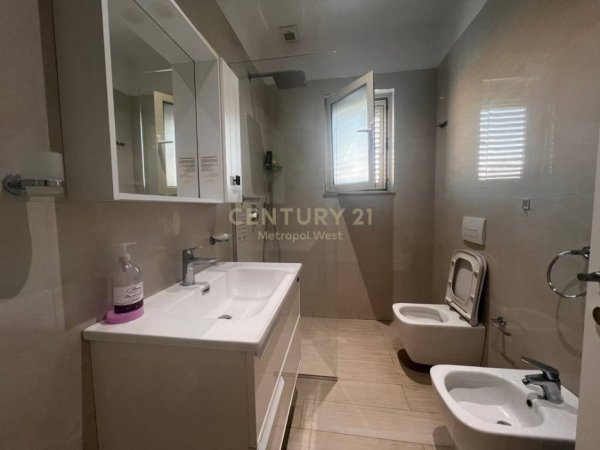 Tirane, jepet me qera apartament 2+1+Ballkon Kati 3, 75 m² 650 € (21 dhjetori)