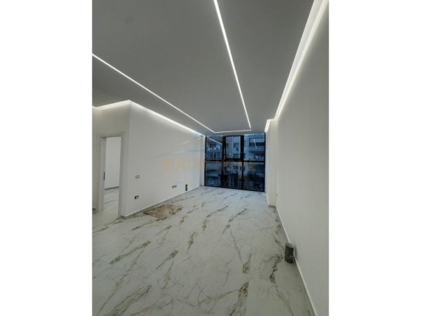 Tirane, jepet me qera zyre Kati 1, 70 m² 800 € (Unaza e Re)