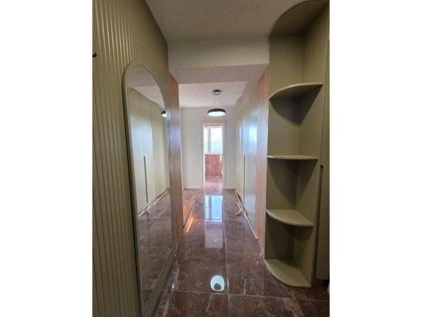 Tirane, jepet me qera apartament 2+1+Ballkon Kati 8, 109 m² 700 € (Shkoze)