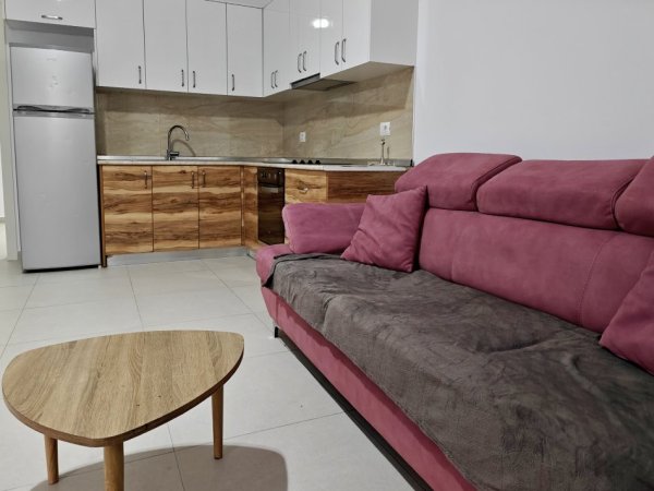 Tirane, jepet me qera apartament 1+1 Kati 0, 70 m² 400 € (Allias)