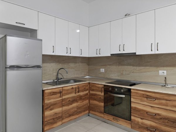 Tirane, jepet me qera apartament 1+1 Kati 0, 70 m² 400 € (Allias)