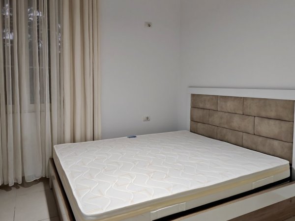 Tirane, jepet me qera apartament 1+1 Kati 0, 70 m² 400 € (Allias)