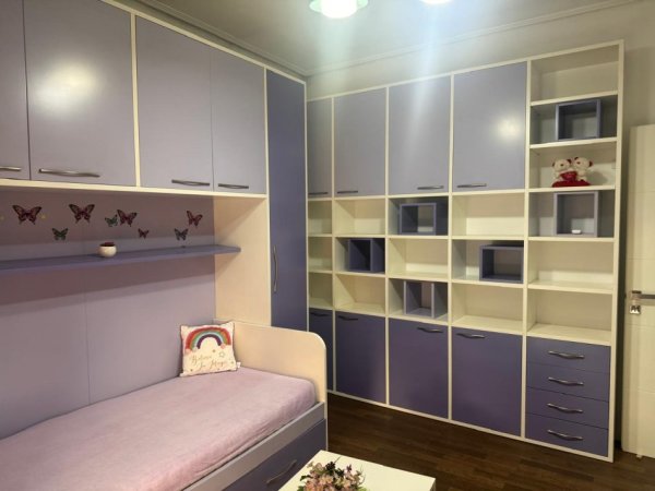 Tirane, jepet me qera Vile 2+1+Ballkon Kati 3, 90 m² 550 € (Rruga Napolon Roshi/Spitali Amerikan2)