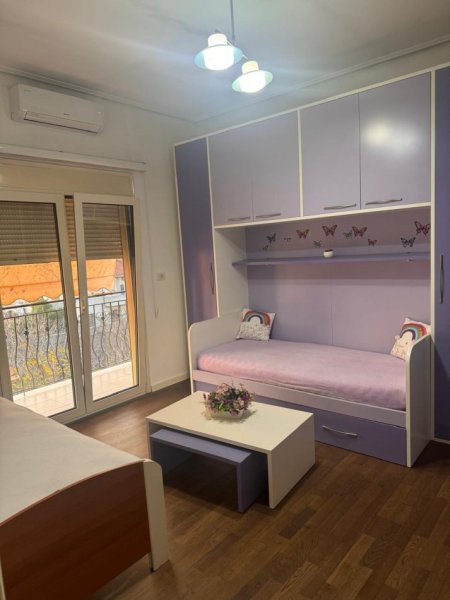 Tirane, jepet me qera Vile 2+1+Ballkon Kati 3, 90 m² 550 € (Rruga Napolon Roshi/Spitali Amerikan2)