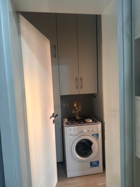 Tirane, jepet me qera Vile 2+1+Ballkon Kati 3, 90 m² 550 € (Rruga Napolon Roshi/Spitali Amerikan2)