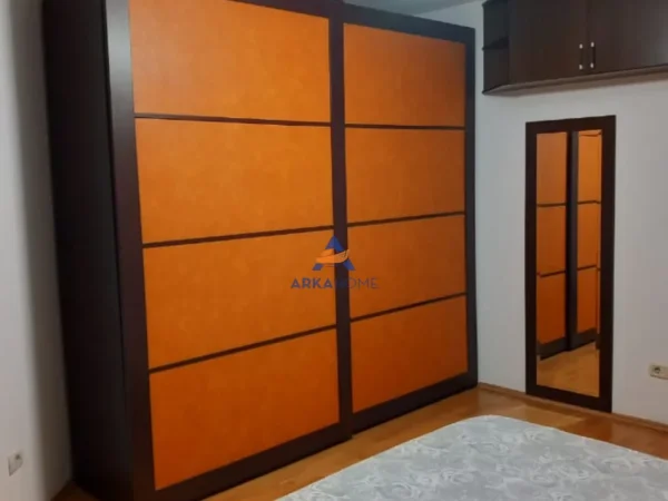 Tirane, jepet me qera apartament 1+1+Ballkon Kati 4, 65 m² 600 € 