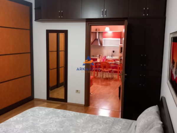 Tirane, jepet me qera apartament 1+1+Ballkon Kati 4, 65 m² 600 € 