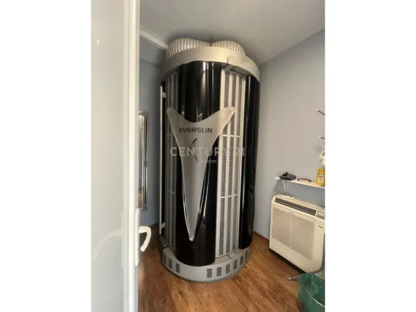 Tirane, jepet me qera dyqan Kati 1, 98 m² 1.500 € (Neom128989)