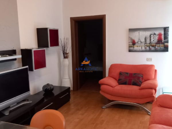 Tirane, jepet me qera apartament 1+1+Ballkon Kati 4, 65 m² 600 € 