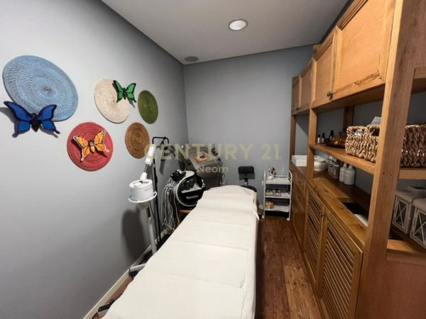 Tirane, jepet me qera dyqan Kati 1, 98 m² 1.500 € (Neom128989)