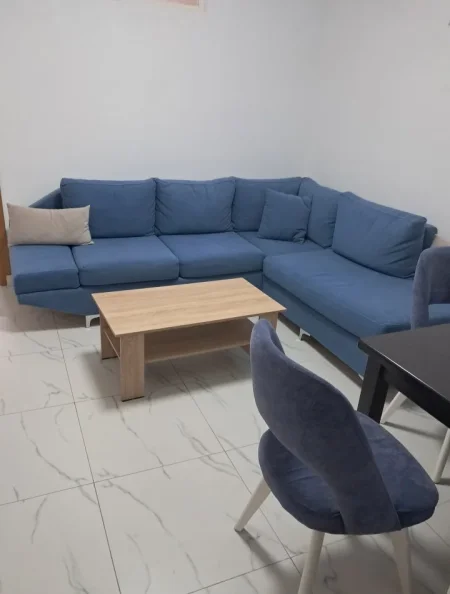 Tirane, jepet me qera apartament 1+1 Kati 7, 63 m² (Pallatet Fratari,Astir)