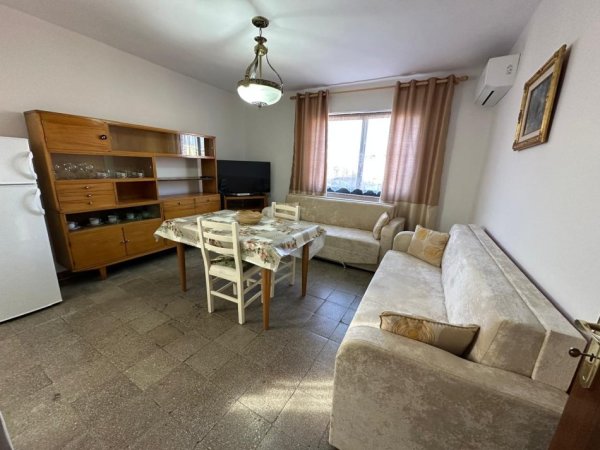 Tirane, jepet me qera apartament 2+1+Ballkon Kati 5, 85 m² 600 € (Shkolla e Kuqe/Rr.Dervish Hekali)