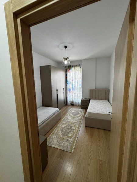 Tirane, jepet me qera 2+1+Ballkon Kati 5, 95 m² 750 € (Rruga Muzakët)