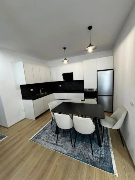 Tirane, jepet me qera 2+1+Ballkon Kati 5, 95 m² 750 € (Rruga Muzakët)