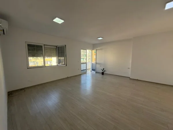 Tirane, jepet me qera zyre , 95 m² 1.000 € (Sheshi Wilson)