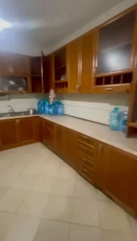 Jepet Apartament 2+1 me Qera ne Yzberisht, Mundesi kthimi ne 3+1,  500 €URO