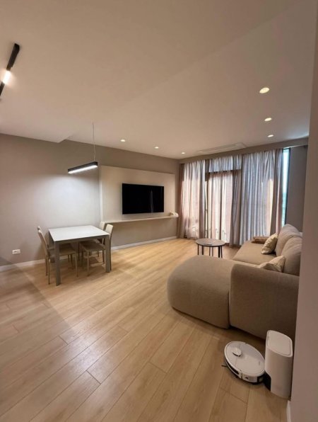 Tirane, jepet me qera apartament 1+1 , 70 m² 1.100 € (Rruga e Kosovareve)