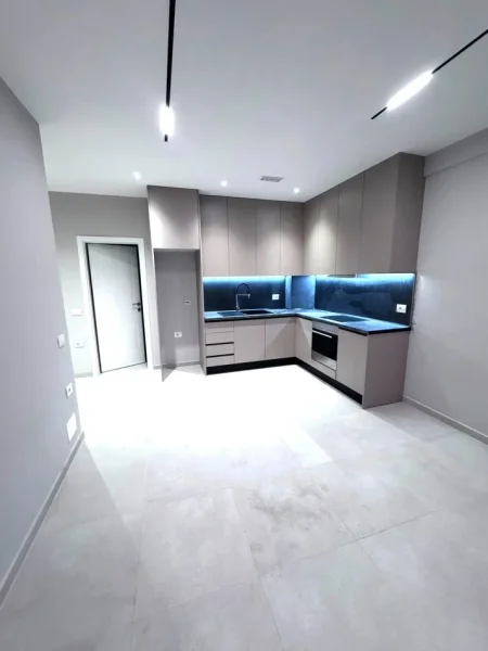 Jepet me Qera Apartament 1+1 Bosh Pas Concordit, 5 Maj,   400 €URO