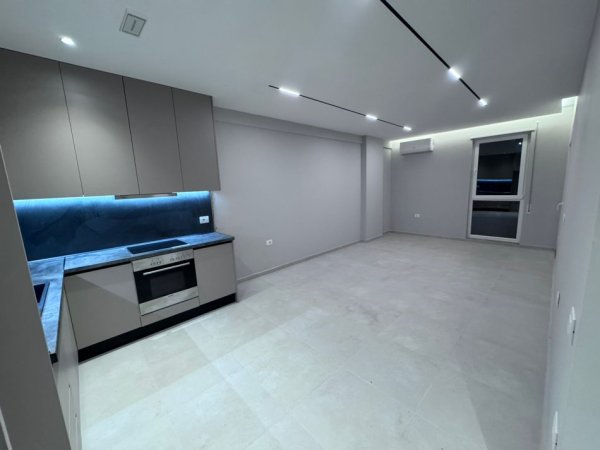 Jepet me Qera Apartament 1+1 Bosh Pas Concordit, 5 Maj,   400 €URO