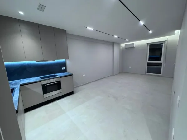 Jepet me Qera Apartament 1+1 Bosh Pas Concordit, 5 Maj,   400 €URO