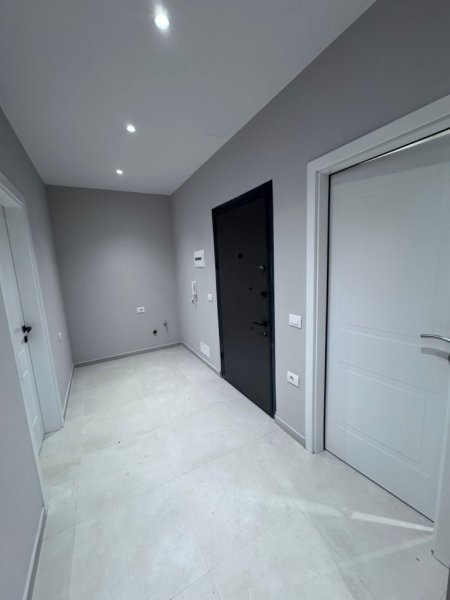 Jepet me Qera Apartament 1+1 Bosh Pas Concordit, 5 Maj,   400 €URO