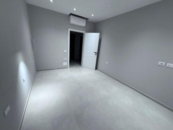 Jepet me Qera Apartament 1+1 Bosh Pas Concordit, 5 Maj,   400 €URO