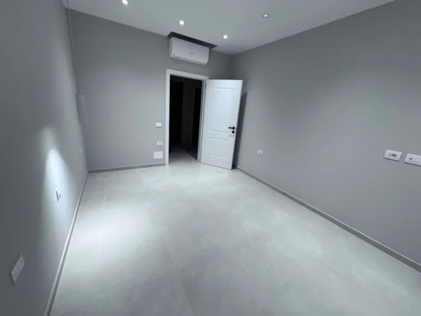 Jepet me Qera Apartament 1+1 Bosh Pas Concordit, 5 Maj,   400 €URO