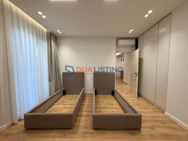 Tirane, jepet me qera apartament 2+1 , 2.200 € (Liqeni i Thate)