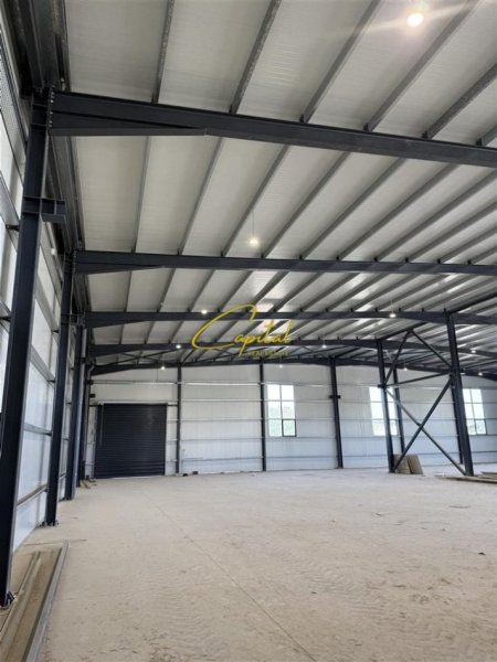 Tirane, jepet me qera magazine Kati 0, 3.600 m² 4.000 € (VAQARR)