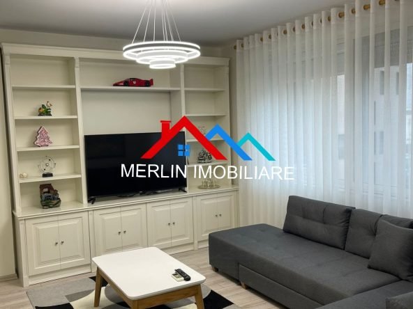 Tirane, jepet me qera apartament 1+1+Ballkon Kati 8, 70 m² 900 € (RRUGA KOSOSVAREVE)