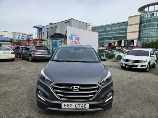 Tirane, shes SUV Hundayi Tucson 2015 2.0 TDI Nafte, gri e erret automatik 12500 €