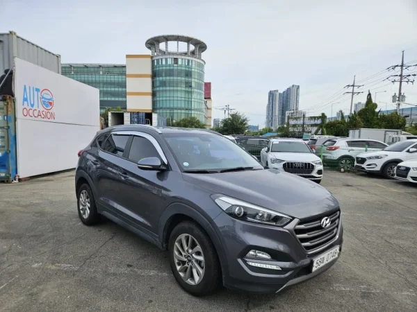 Tirane, shes SUV Hundayi Tucson 2015 2.0 TDI Nafte, gri e erret automatik 12500 €