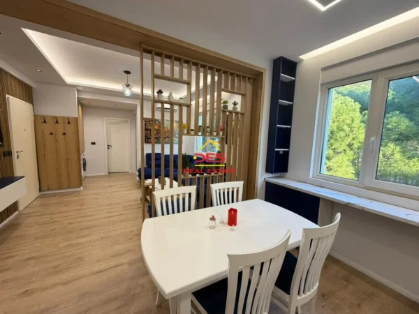 Vlore, shitet apartament 1+1+Ballkon Kati 3, 75 m² 158.000 € (Rruga Dhimitër Konomi)