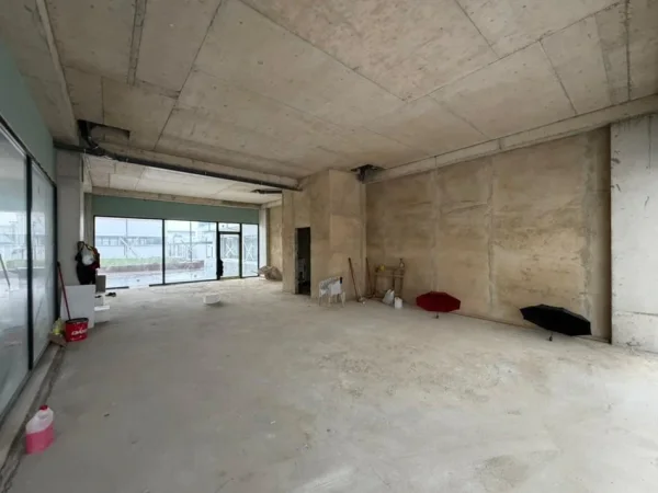 Tirane, jepet me qera ambjent biznesi Kati 0, 103 m² (Univers City.)