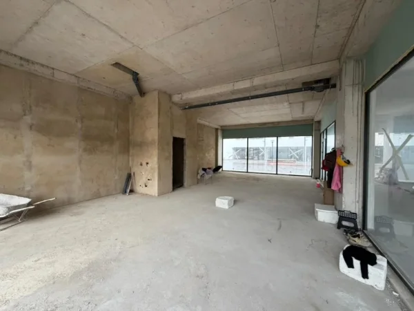 Tirane, jepet me qera ambjent biznesi Kati 0, 103 m² (Univers City.)