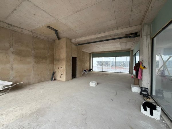 Tirane, jepet me qera ambjent biznesi Kati 0, 103 m² (Univers City.)