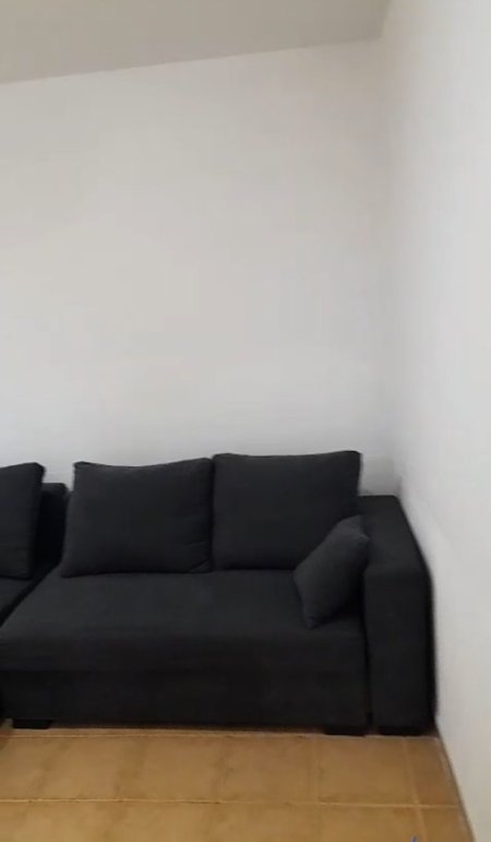 Jepet me Qera Apartamenti 1+1 tek Rruga Sulejman Vathi, pranë Bulevardit të Ri, 300 €uro