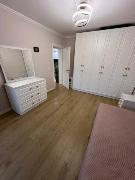 Tirane, jepet me qera apartament 2+1 Kati 5, 90 m² 510 €