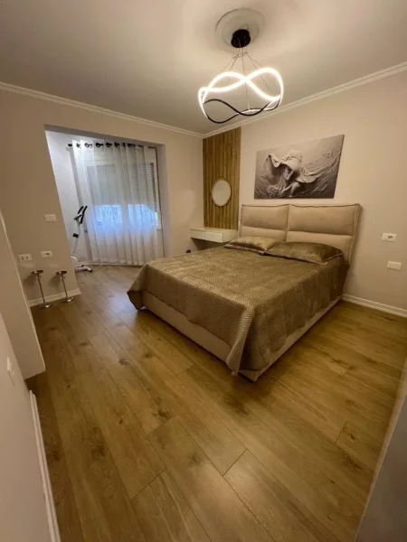 Tirane, jepet me qera apartament 2+1 Kati 5, 90 m² 510 €