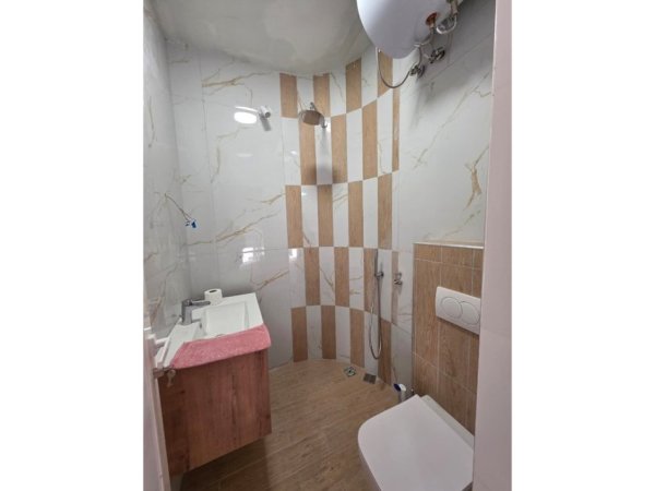 Tirane, jepet me qera 2+1+Ballkon Kati 8, 130 m² 700 € 