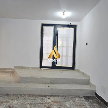 Tirane, jepet me qera ambjent biznesi Kati -1, 200 m² 3.000 € (sami frasheri)