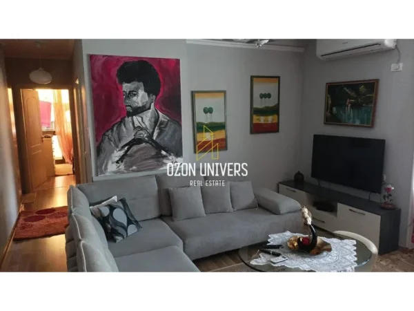 Tirane, jepet me qera apartament 2+1+Ballkon Kati 7, 80 m² 700 € (ish Fusha e Aviacionit)