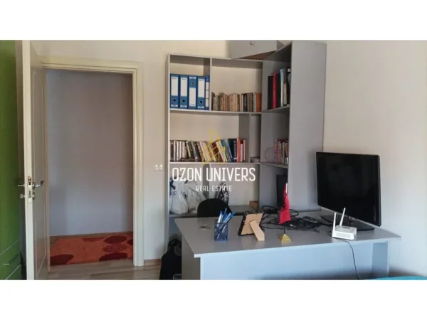Tirane, jepet me qera apartament 2+1+Ballkon Kati 7, 80 m² 700 € (ish Fusha e Aviacionit)