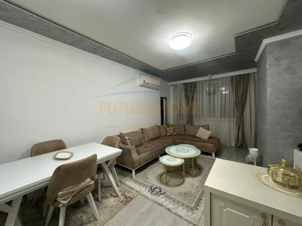Tirane, jepet me qera apartament 2+1+Ballkon Kati 6, 91 m² 600 € 