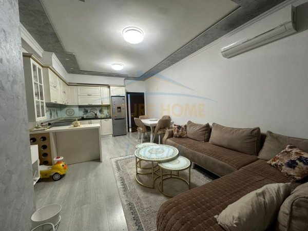Tirane, jepet me qera apartament 2+1+Ballkon Kati 6, 91 m² 600 € 