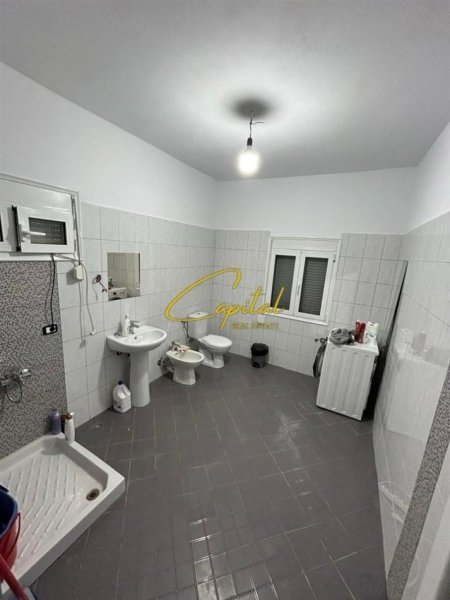 Tirane, jepet me qera Vile 3+1 Kati 2, 500 m² 500 € (VORE)