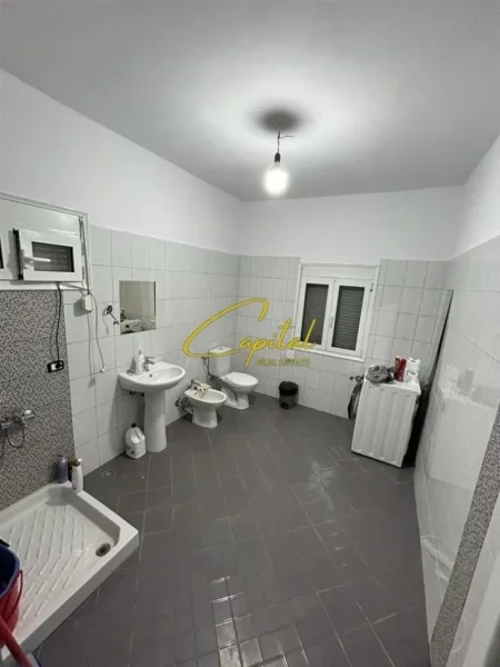 Tirane, jepet me qera Vile 3+1 Kati 2, 500 m² 500 € (VORE)