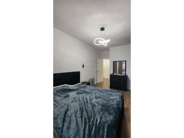 Tirane, jepet me qera apartament 1+1+Ballkon Kati 6, 58 m² 900 € 